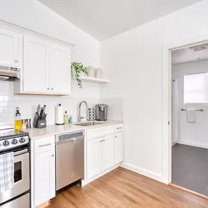 Apartment - Vibes Getaway Near Burnside & Laurelhurst!